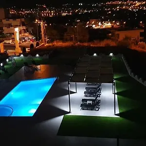 κάντε κράτηση εδώ