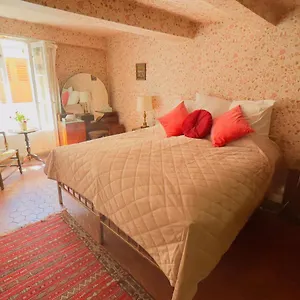 la-chambre-rose-dans-la-plaza-dutourtour-var.fr-provencehotel.com/