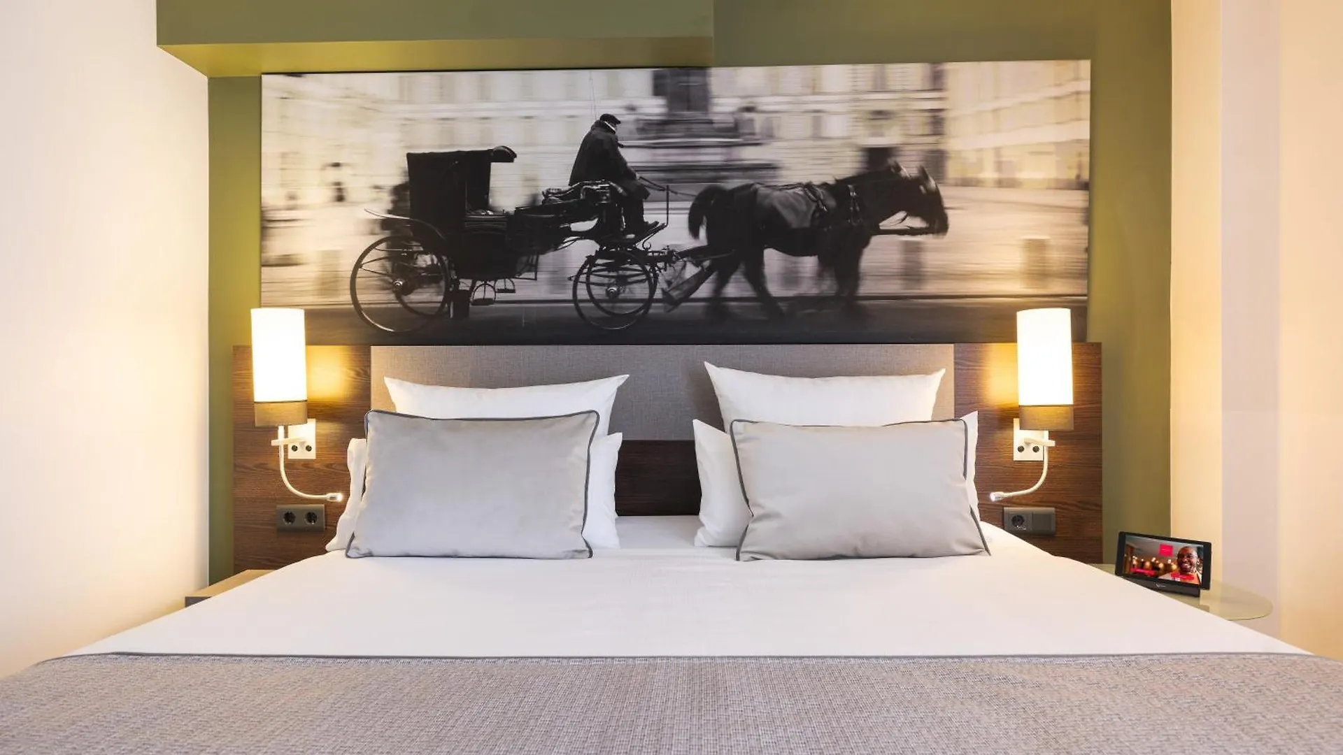 Leonardo Vienna Westbahnhof Hotel