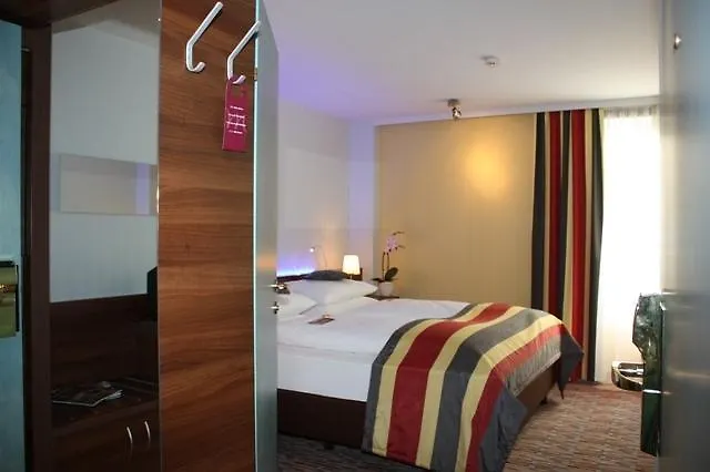 Leonardo Vienna Westbahnhof Hotel